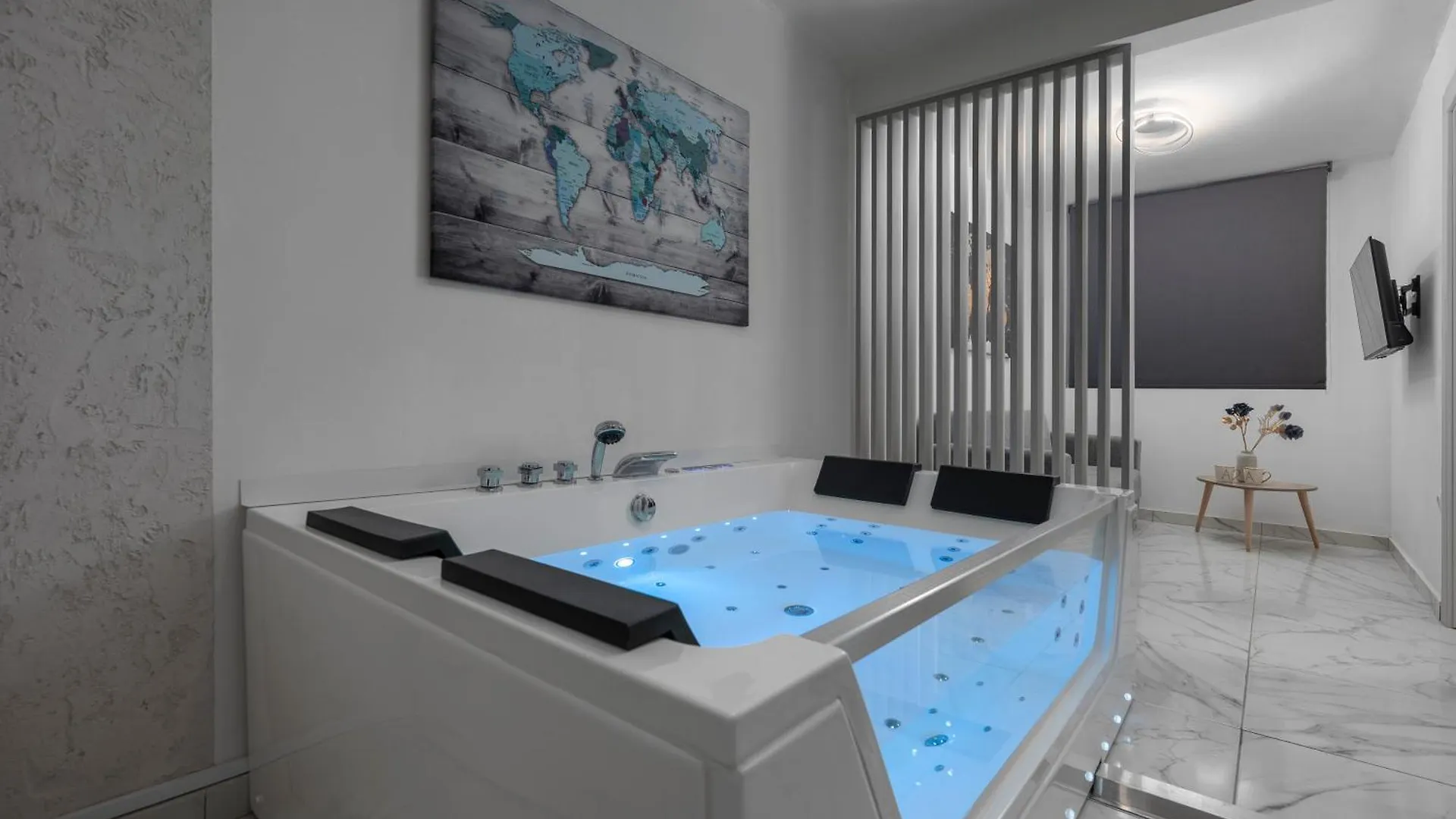 Premium Jacuzzi Suite At The City Center, By Aqua Platinum Thessaloniki