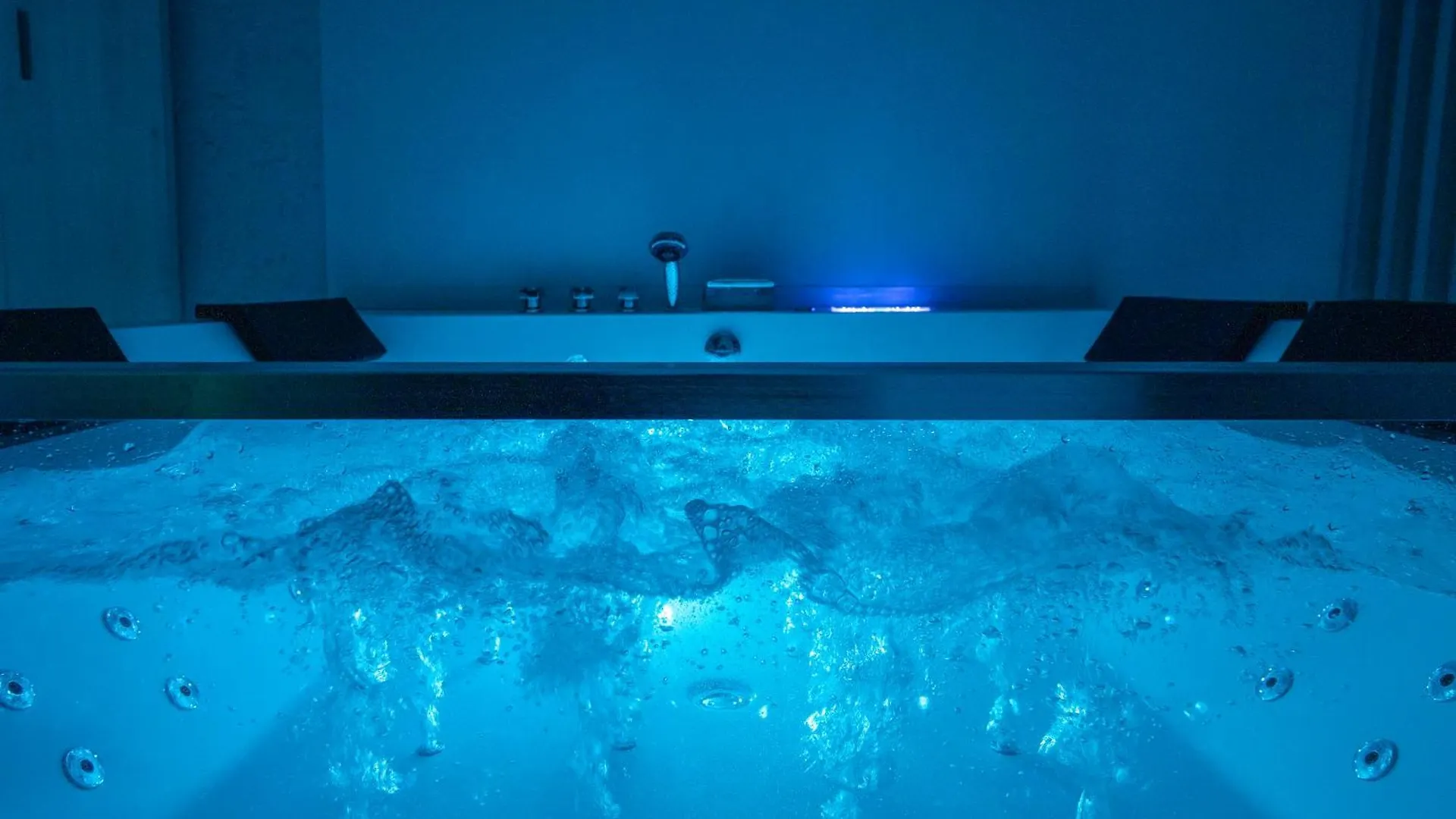 Premium Jacuzzi Suite At The City Center, By Aqua Platinum Thessaloniki