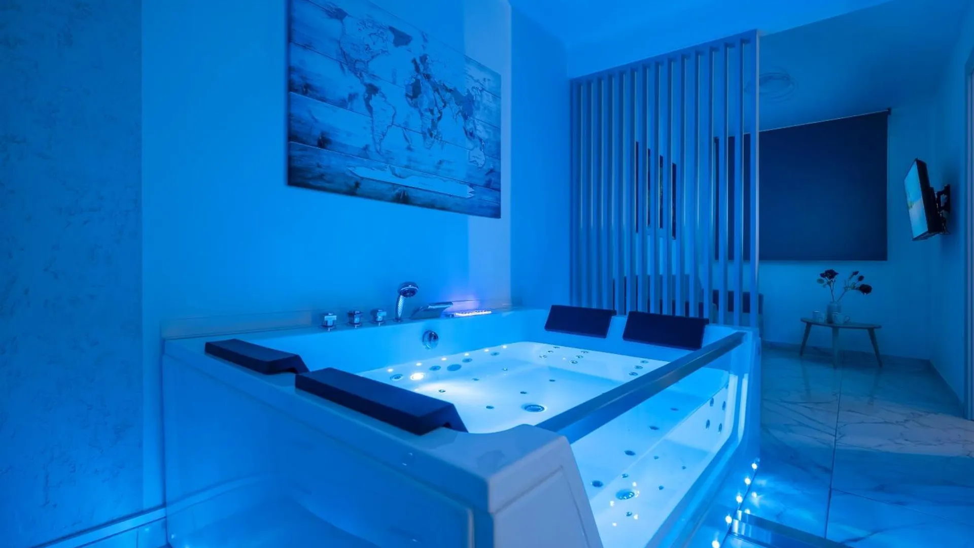 Premium Jacuzzi Suite At The City Center, By Aqua Platinum Thessaloniki