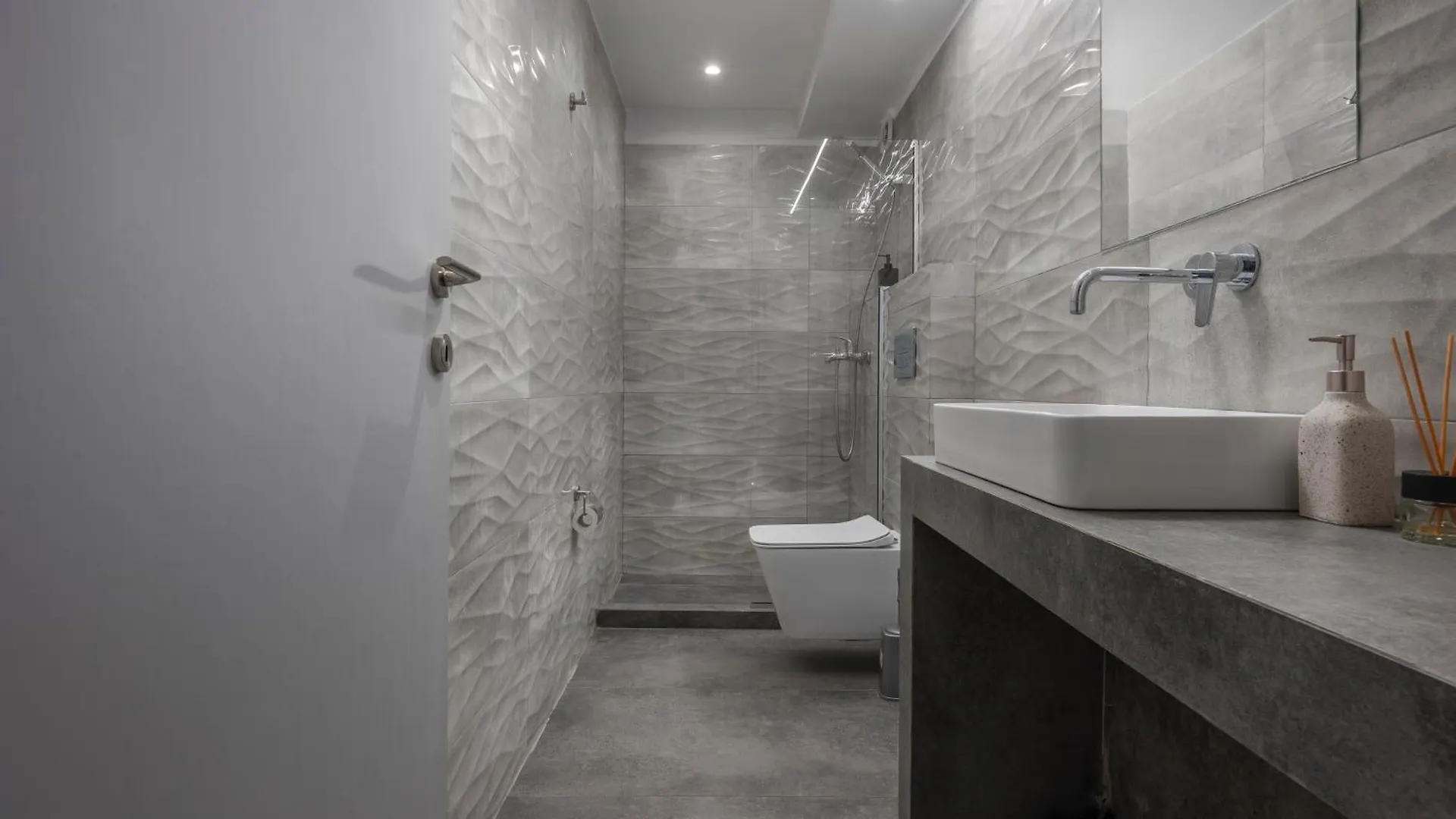 Premium Jacuzzi Suite At The City Center, By Aqua Platinum Thessaloniki Greece