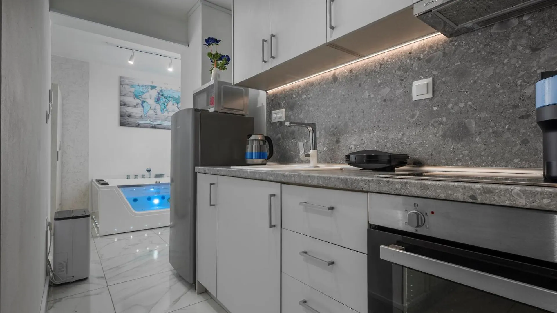 Apartment Premium Jacuzzi Suite At The City Center, By Aqua Platinum Thessaloniki Greece
